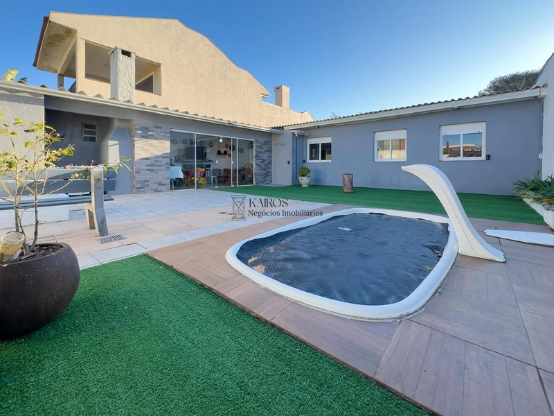 EXCELENTE CASA COM PISCINA PRÓXIMA AO MAR: 2ª foto da galeria de imagens do imóvel