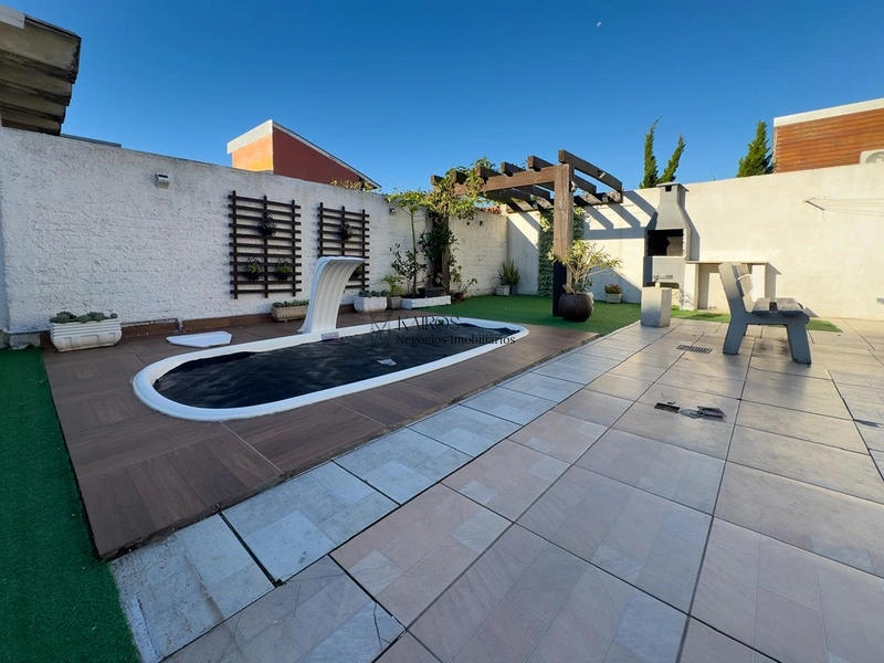 EXCELENTE CASA COM PISCINA PRÓXIMA AO MAR: 4ª foto da galeria de imagens do imóvel