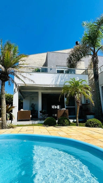 EXCELENTE CASA ALTO PADRÃO COM PISCINA : 2ª foto da galeria de imagens do imóvel