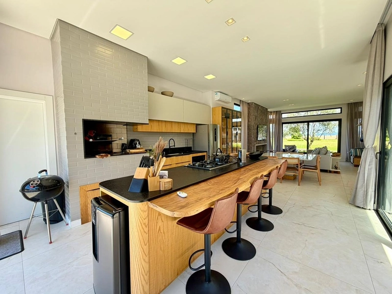 EXCELENTE CASA ALTO PADRÃO EM CONDOMÍNIO: 3ª foto da galeria de imagens do imóvel