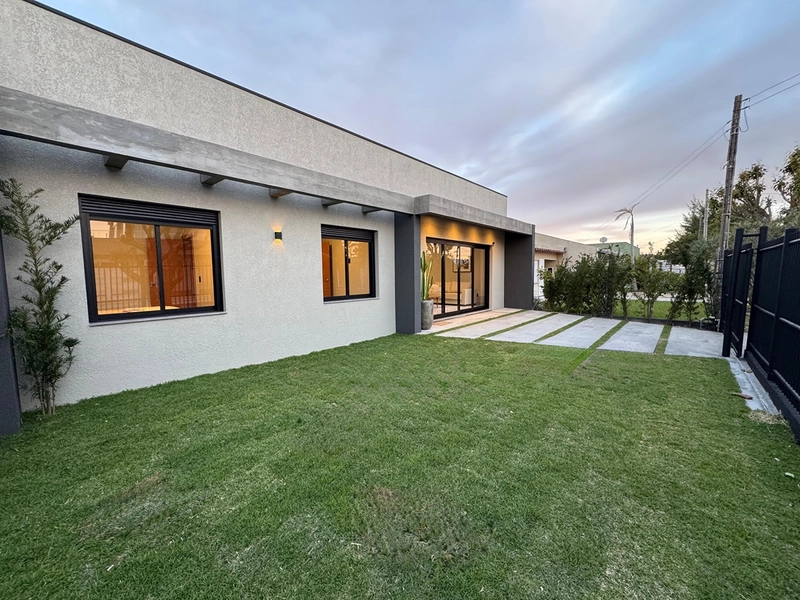 EXCELENTE CASA COM PISCINA: 2ª foto da galeria de imagens do imóvel
