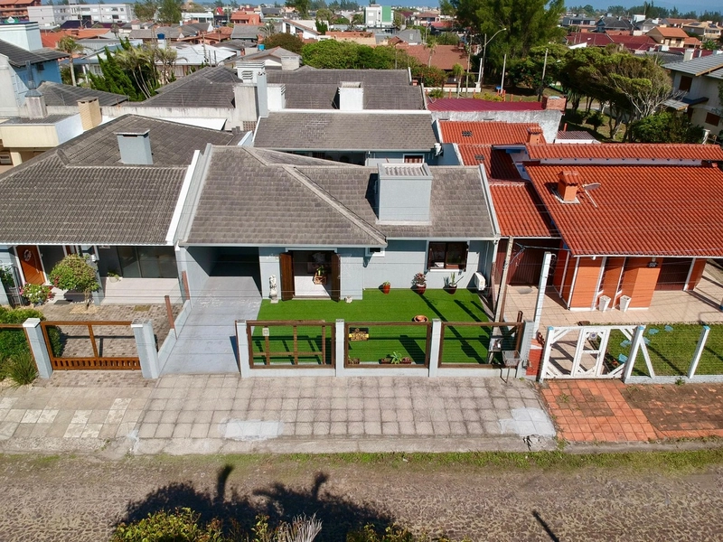 Casa com piscina próxima ao mar: 20ª foto da galeria de imagens do imóvel