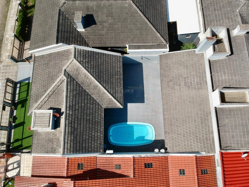 Casa com piscina próxima ao mar: 39ª foto da galeria de imagens do imóvel