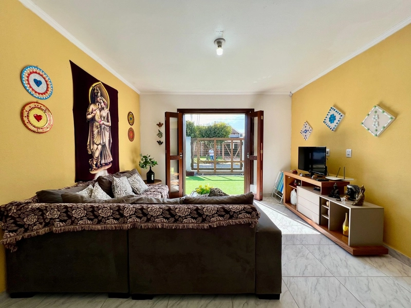 Casa com piscina próxima ao mar: 2ª foto da galeria de imagens do imóvel