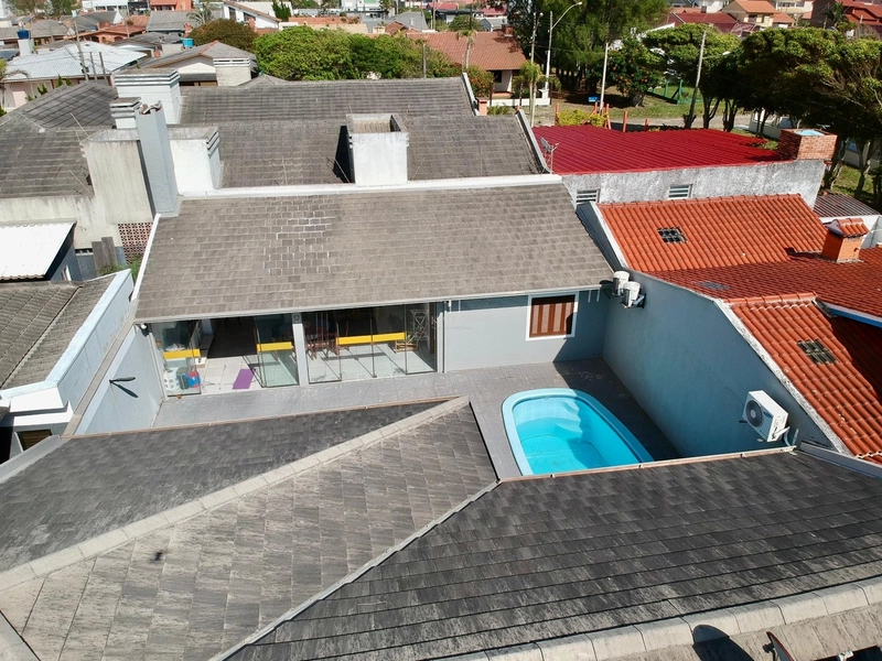 Casa com piscina próxima ao mar: 19ª foto da galeria de imagens do imóvel