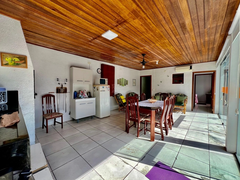 Casa com piscina próxima ao mar: 35ª foto da galeria de imagens do imóvel