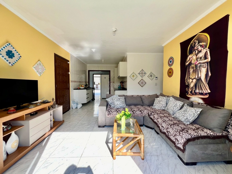 Casa com piscina próxima ao mar: 3ª foto da galeria de imagens do imóvel