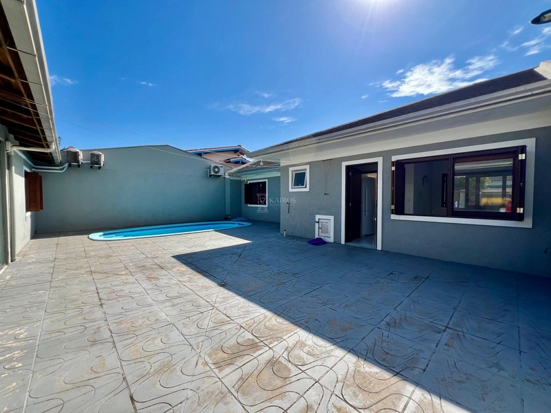 Casa com piscina próxima ao mar: 17ª foto da galeria de imagens do imóvel