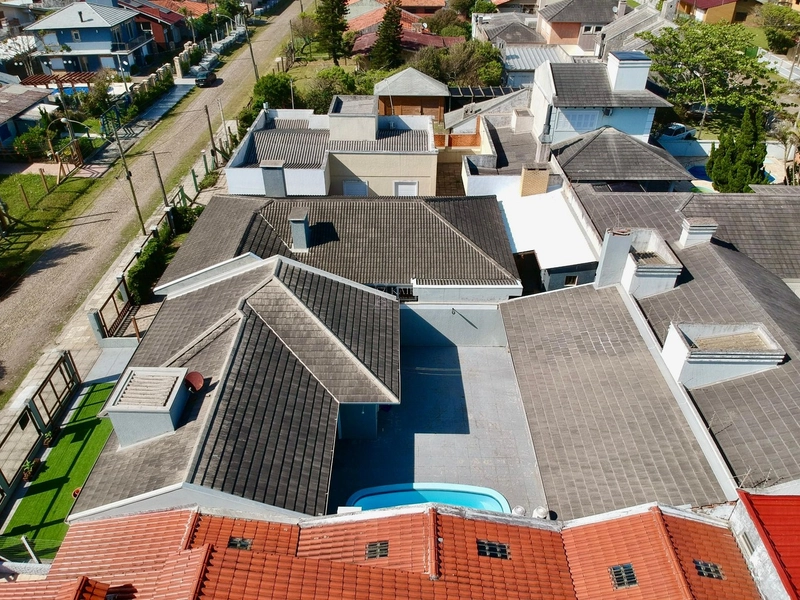 Casa com piscina próxima ao mar: 38ª foto da galeria de imagens do imóvel
