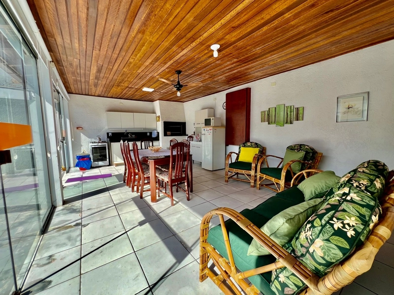 Casa com piscina próxima ao mar: 33ª foto da galeria de imagens do imóvel