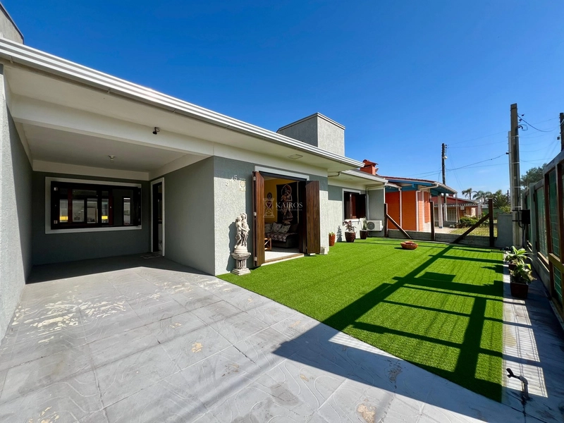 Casa com piscina próxima ao mar: 1ª foto da galeria de imagens do imóvel