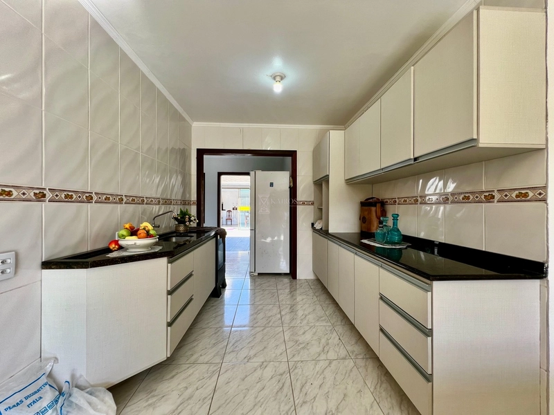 Casa com piscina próxima ao mar: 26ª foto da galeria de imagens do imóvel