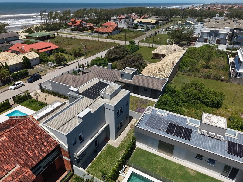 EXCELENTE CASA DE PRAIA PRÓXIMA AO MAR COM PISCINA: 14ª foto da galeria de imagens do imóvel