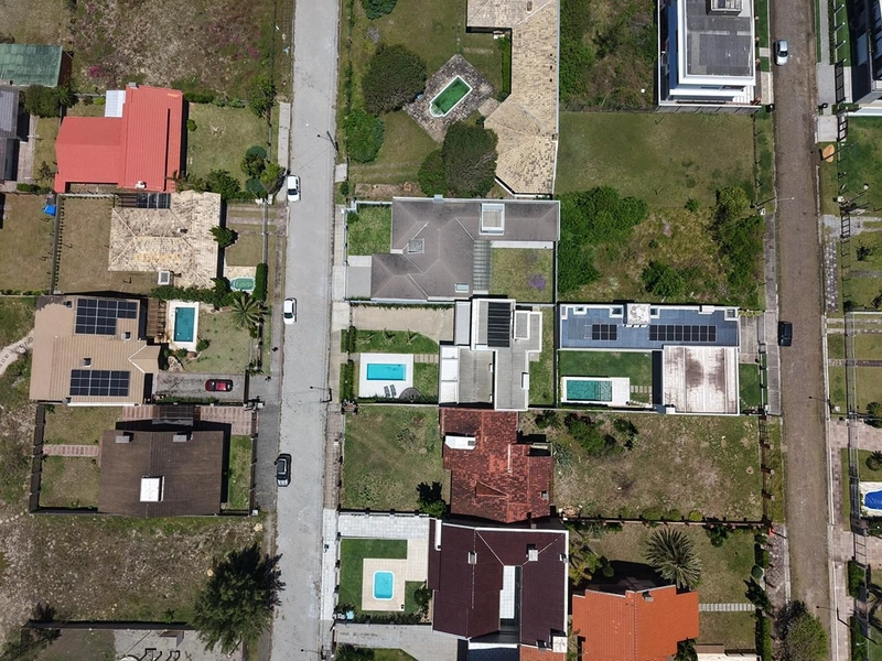 EXCELENTE CASA DE PRAIA PRÓXIMA AO MAR COM PISCINA: 8ª foto da galeria de imagens do imóvel