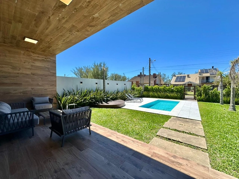 EXCELENTE CASA DE PRAIA PRÓXIMA AO MAR COM PISCINA: 35ª foto da galeria de imagens do imóvel