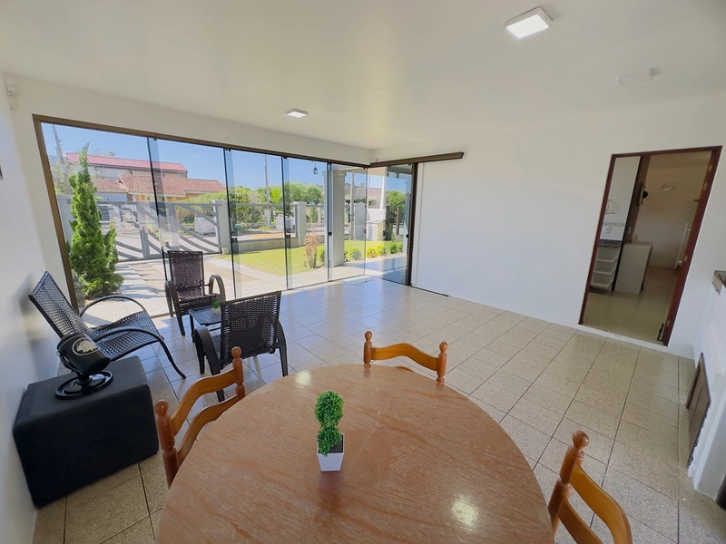 EXCELENTE CASA COM PISCINA: 8ª foto da galeria de imagens do imóvel