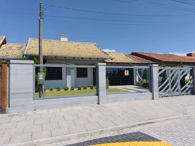 EXCELENTE CASA COM PISCINA: 3ª foto da galeria de imagens do imóvel