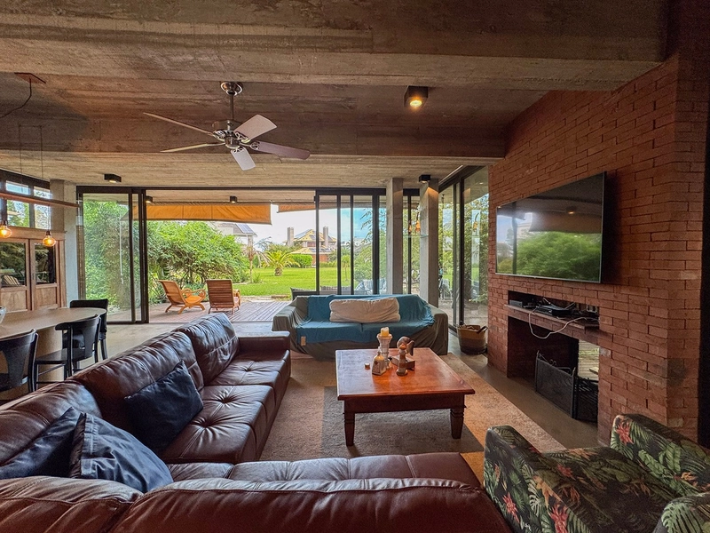 EXCELENTE CASA ALTO PADRÃO EM CONDOMÍNIO: 3ª foto da galeria de imagens do imóvel