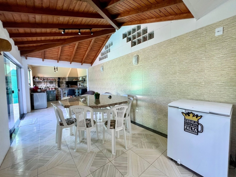 EXCELENTE CASA DE PRAIA PRÓXIMA AO MAR COM PISCINA: 15ª foto da galeria de imagens do imóvel