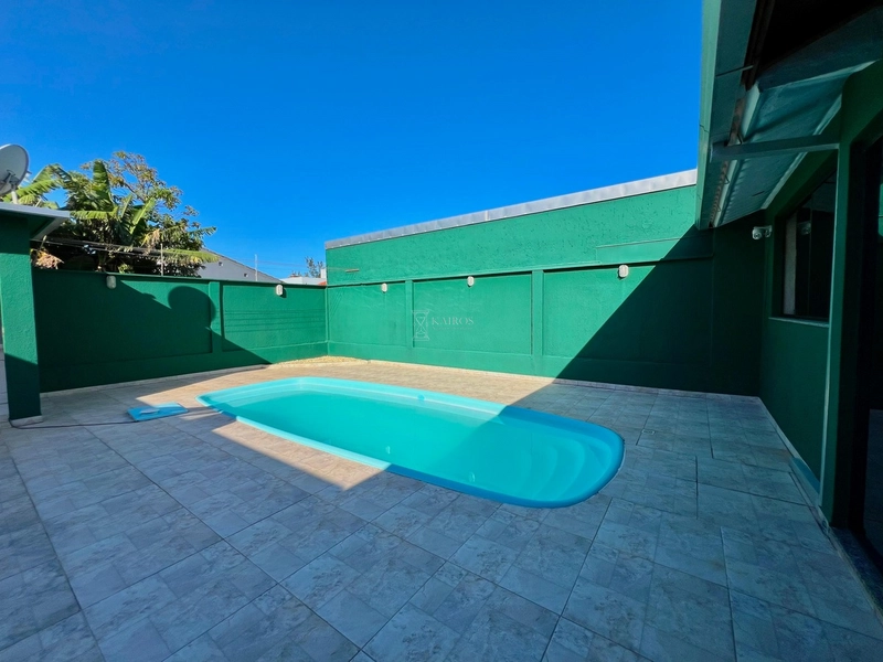 EXCELENTE CASA DE PRAIA PRÓXIMA AO MAR COM PISCINA: 10ª foto da galeria de imagens do imóvel