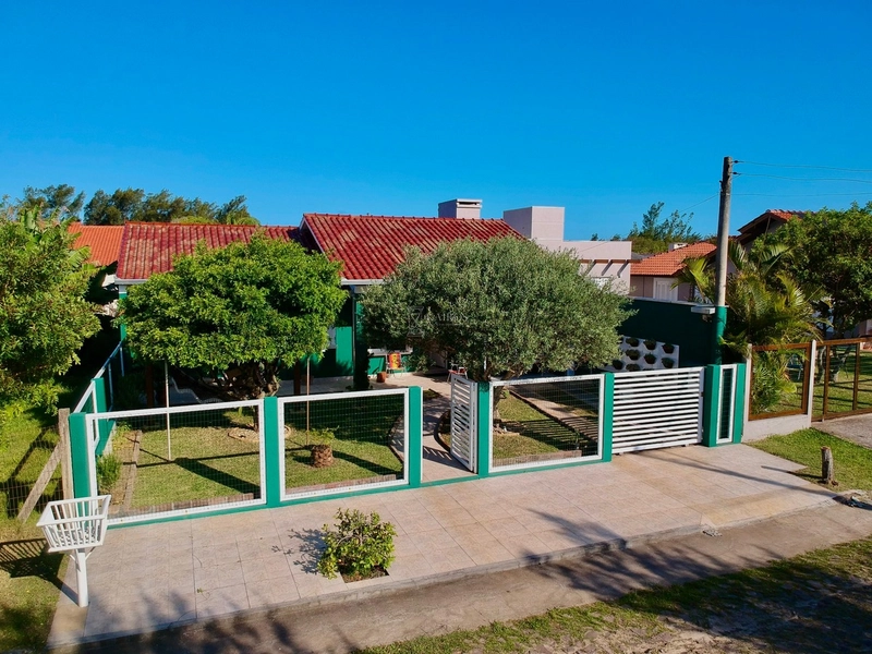 EXCELENTE CASA DE PRAIA PRÓXIMA AO MAR COM PISCINA: 7ª foto da galeria de imagens do imóvel