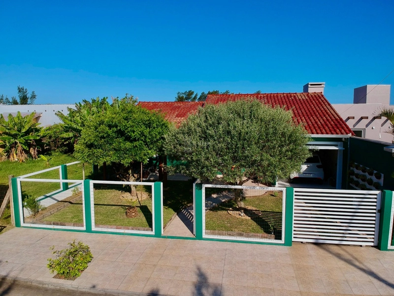 EXCELENTE CASA DE PRAIA PRÓXIMA AO MAR COM PISCINA: 6ª foto da galeria de imagens do imóvel