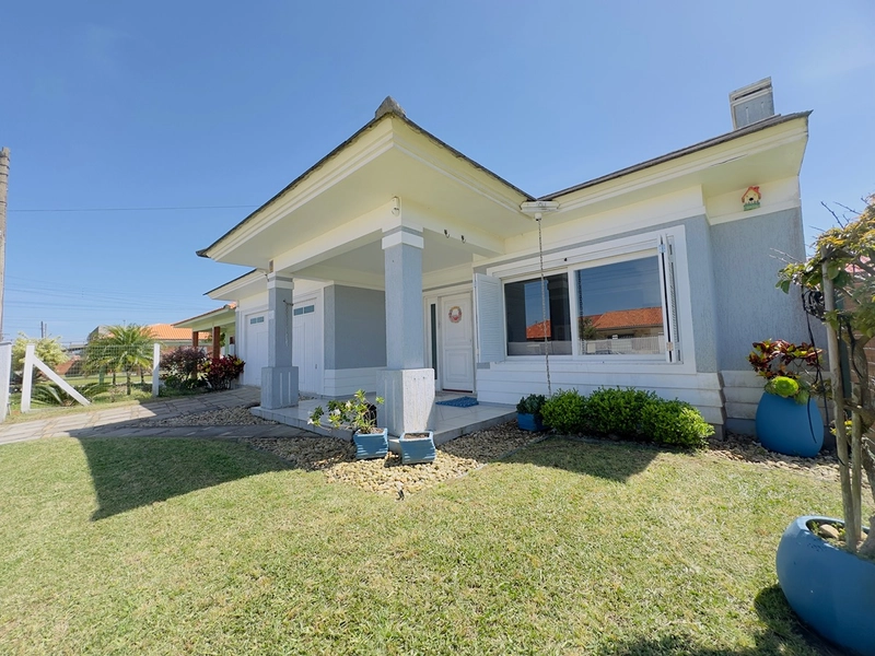 EXCELENTE CASA DE PRAIA EM LAJE PRÓXIMA AO MAR: 1ª foto da galeria de imagens do imóvel