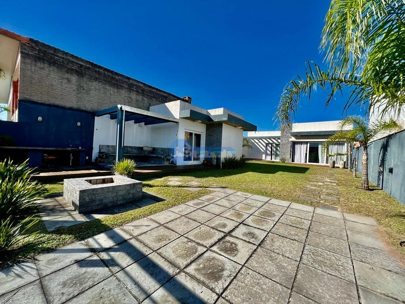 EXCELENTE CASA DE PRAIA COM PISCINA PRÓXIMA DO MAR: 2ª foto da galeria de imagens do imóvel