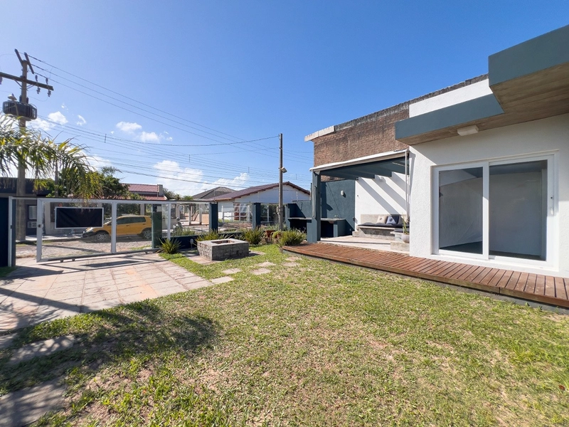 EXCELENTE CASA DE PRAIA COM PISCINA PRÓXIMA DO MAR: 8ª foto da galeria de imagens do imóvel