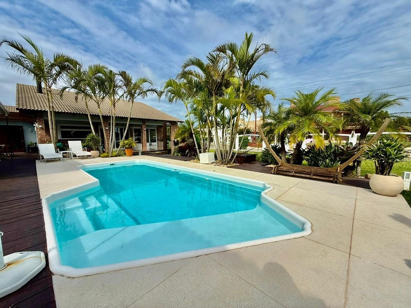 EXCELENTE CASA DE PRAIA PRÓXIMA AO MAR COM PISCINA: 9ª foto da galeria de imagens do imóvel