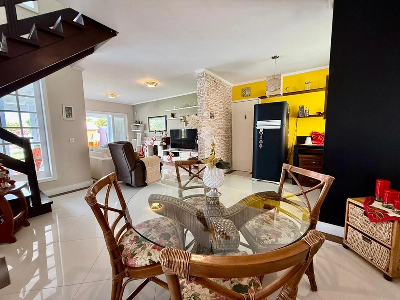 EXCELENTE CASA DE PRAIA PRÓXIMA AO MAR COM PISCINA: 18ª foto da galeria de imagens do imóvel