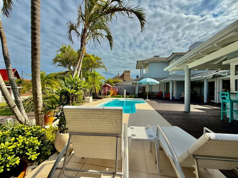 EXCELENTE CASA DE PRAIA PRÓXIMA AO MAR COM PISCINA: 11ª foto da galeria de imagens do imóvel