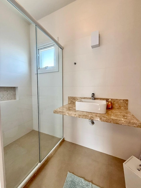 EXCELENTE CASA DE PRAIA PRÓXIMA AO MAR COM PISCINA: 37ª foto da galeria de imagens do imóvel