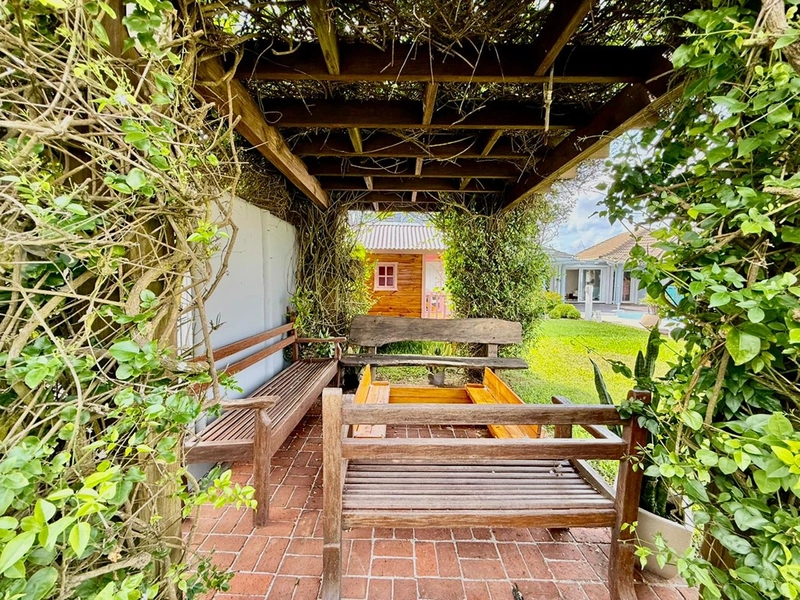 EXCELENTE CASA DE PRAIA PRÓXIMA AO MAR COM PISCINA: 10ª foto da galeria de imagens do imóvel