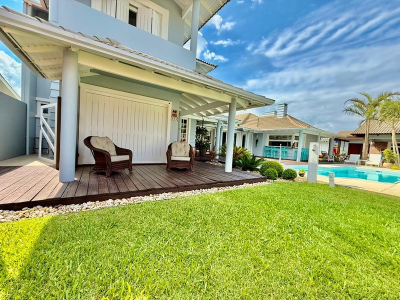 EXCELENTE CASA DE PRAIA PRÓXIMA AO MAR COM PISCINA: 7ª foto da galeria de imagens do imóvel