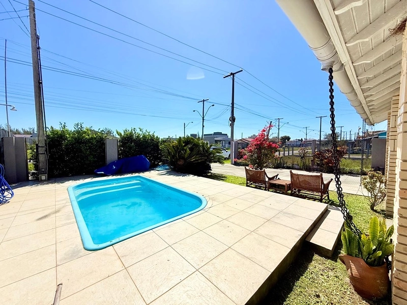 EXCELENTE CASA DE PRAIA PRÓXIMA AO MAR COM PISCINA: 6ª foto da galeria de imagens do imóvel