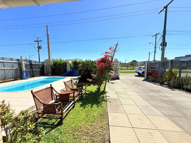 EXCELENTE CASA DE PRAIA PRÓXIMA AO MAR COM PISCINA: 11ª foto da galeria de imagens do imóvel