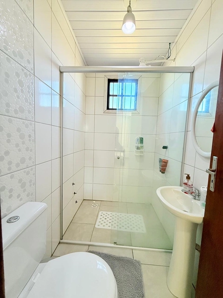 EXCELENTE CASA DE PRAIA PRÓXIMA AO MAR COM PISCINA: 38ª foto da galeria de imagens do imóvel