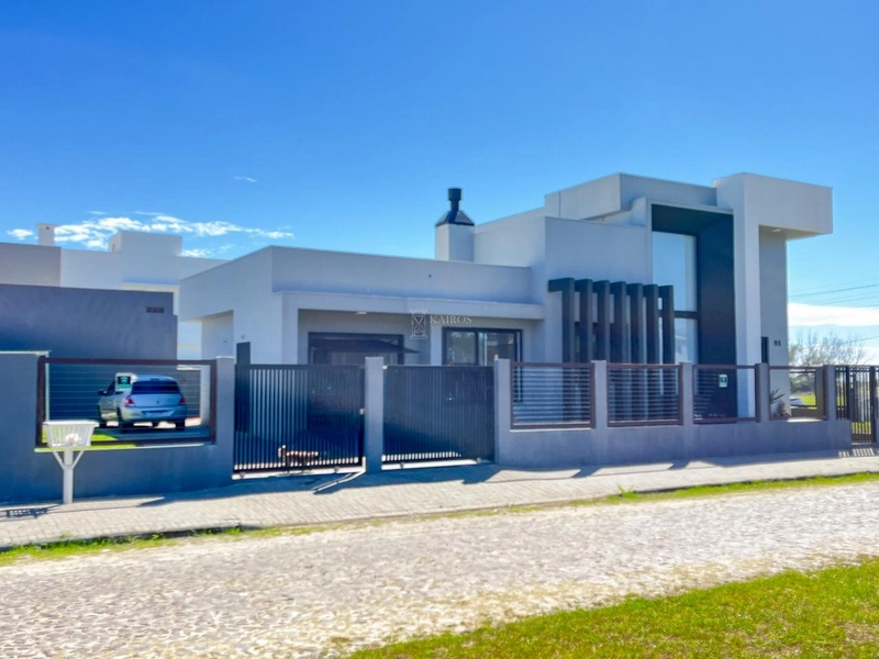 EXCELENTE CASA PRÓXIMA AO MAR: 1ª foto da galeria de imagens do imóvel