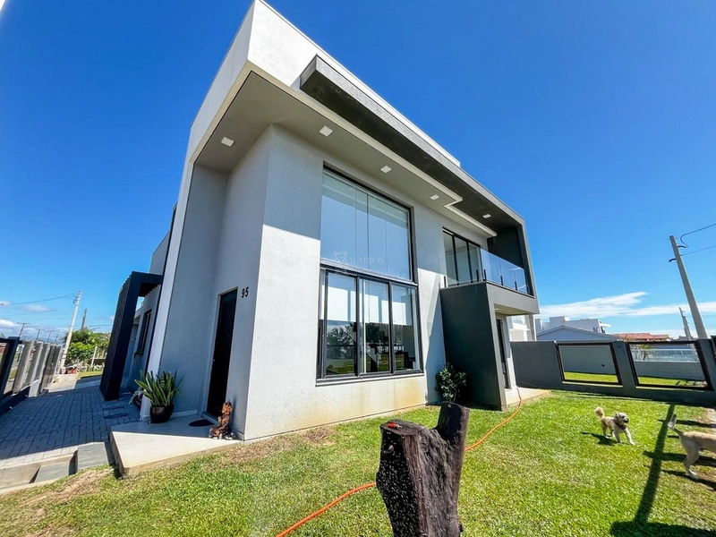 EXCELENTE CASA PRÓXIMA AO MAR: 2ª foto da galeria de imagens do imóvel