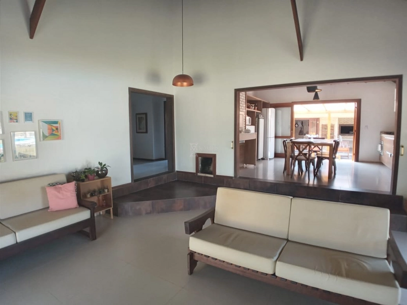 Casa de praia com 03 terrenos: 2ª foto da galeria de imagens do imóvel