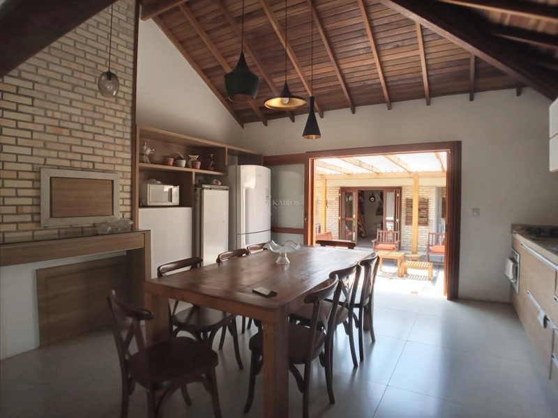 Casa de praia com 03 terrenos: 4ª foto da galeria de imagens do imóvel