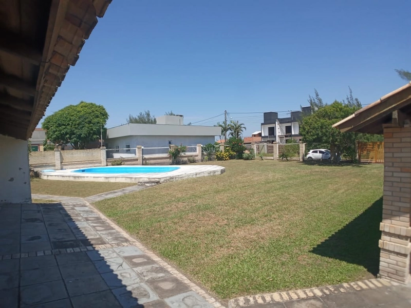 Casa de praia com 03 terrenos: 16ª foto da galeria de imagens do imóvel