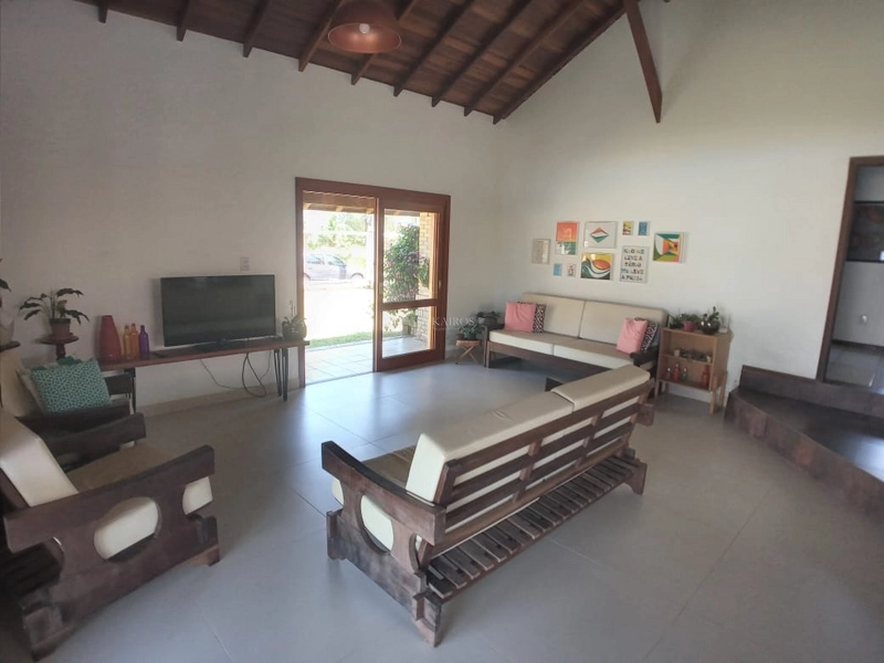 Casa de praia com 03 terrenos: 1ª foto da galeria de imagens do imóvel
