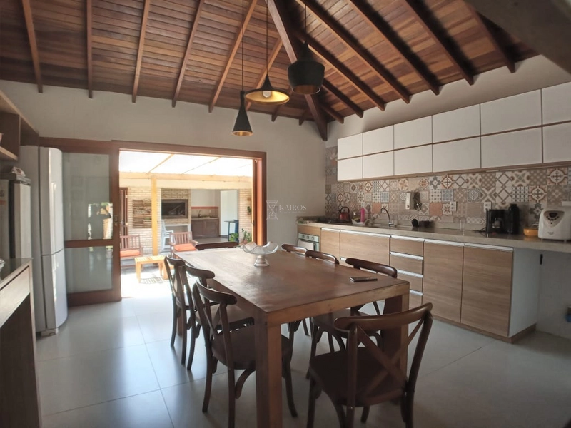 Casa de praia com 03 terrenos: 3ª foto da galeria de imagens do imóvel