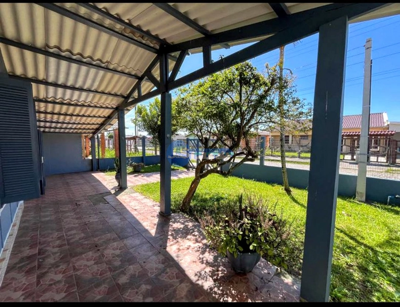 Casa em Atlântida Sul: 6ª foto da galeria de imagens do imóvel