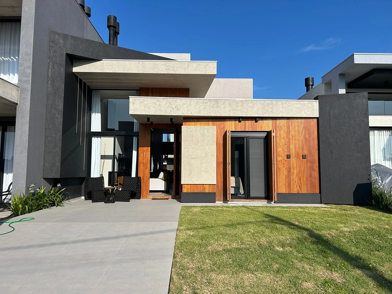 EXCELENTE CASA ALTO PADRÃO EM CONDOMÍNIO: 2ª foto da galeria de imagens do imóvel