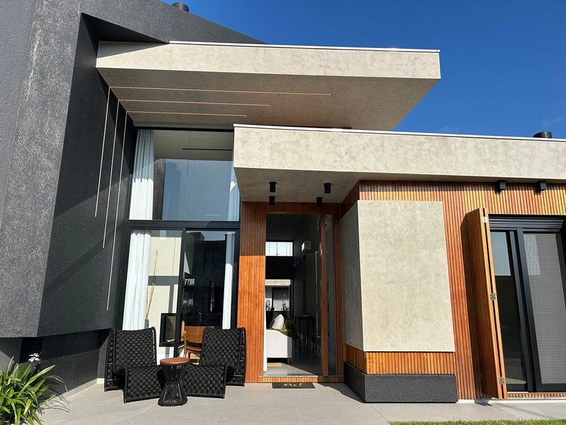 EXCELENTE CASA ALTO PADRÃO EM CONDOMÍNIO: 3ª foto da galeria de imagens do imóvel