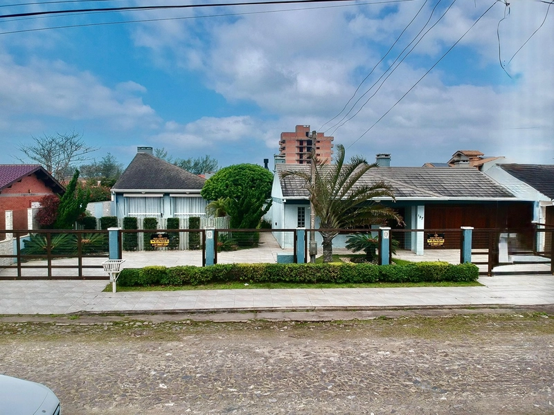EXCELENTE CASA COM PISCINA PERTO DO MAR: 1ª foto da galeria de imagens do imóvel