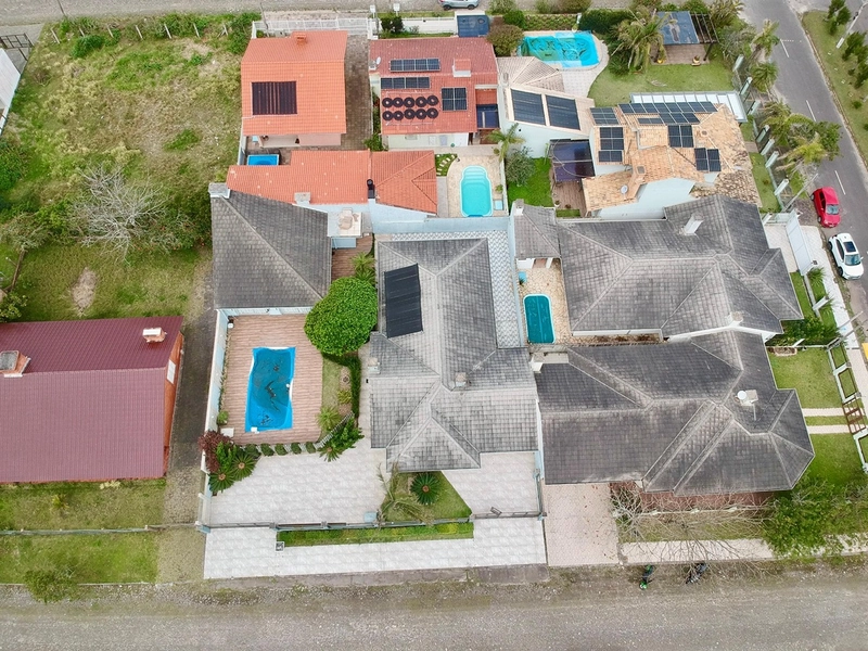 EXCELENTE CASA COM PISCINA PERTO DO MAR: 3ª foto da galeria de imagens do imóvel